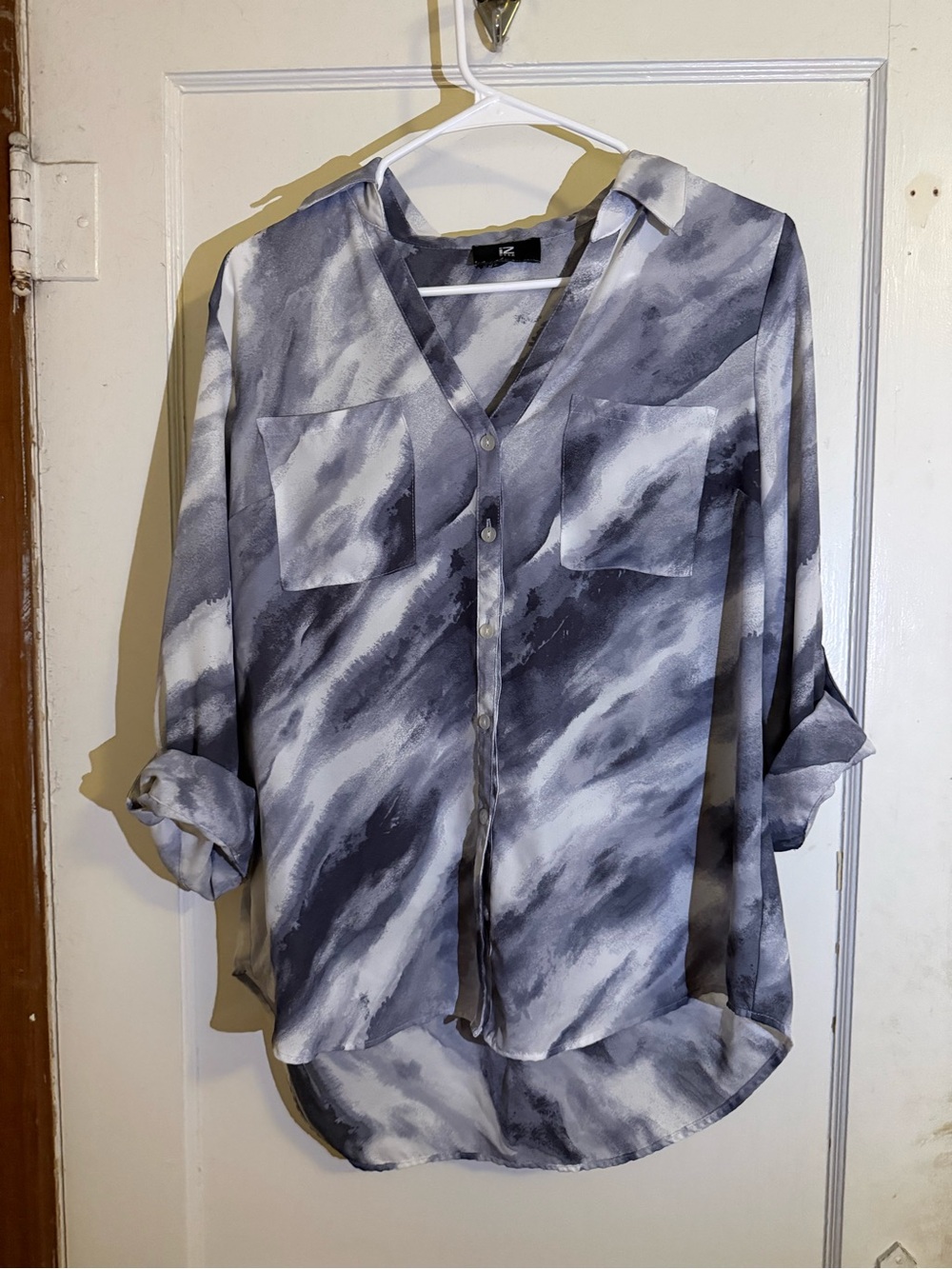 WONDERLY Gray & White Watercolor Button-Down Shirt